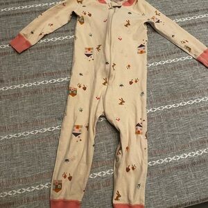 Hanna Andersson Cream and Pink Kids Footie